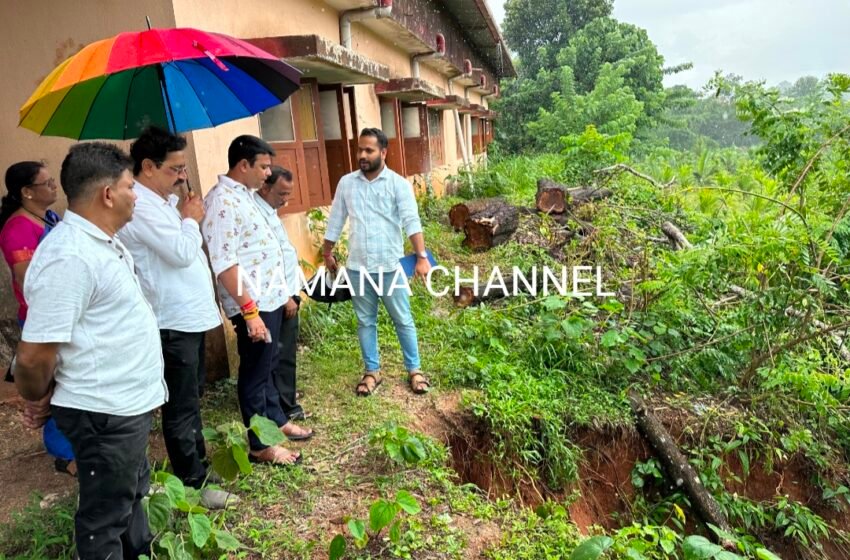  ಉಜಿರೆ: ಹಳೆಪೇಟೆ ಸ.ಪ್ರೌ ಶಾಲಾ ಹಿಂಬದಿಯಲ್ಲಿ ಕುಸಿದ ಮಣ್ಣು: ಶಾಸಕ ಹರೀಶ್ ಪೂಂಜ ಭೇಟಿ:ತಕ್ಷಣವೇ ಸರಿಪಡಿಸುವಂತೆ ಅಧಿಕಾರಿಗಳಿಗೆ ಸೂಚನೆ